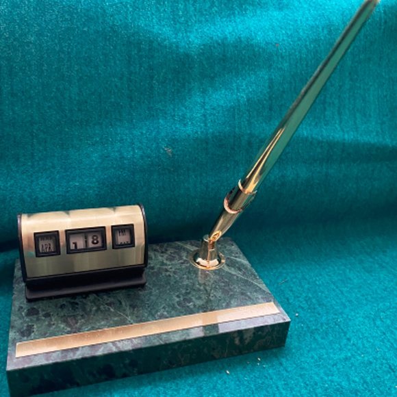 Brand New - Vintage Perpetual Calendar and Pen on Marble Base w/Engraving Plate - Picture 1 of 3